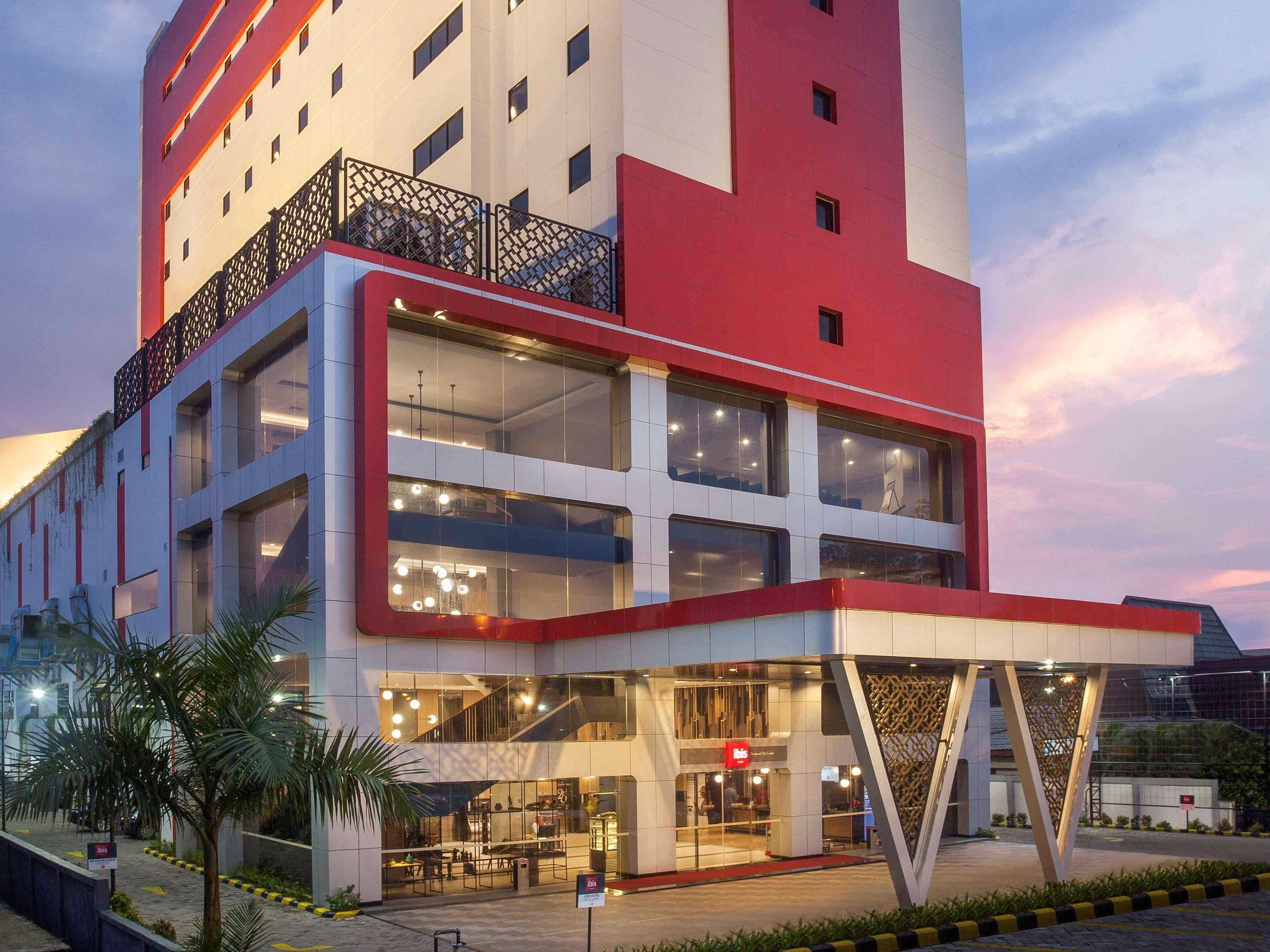 Ibis Pontianak City Center Экстерьер фото