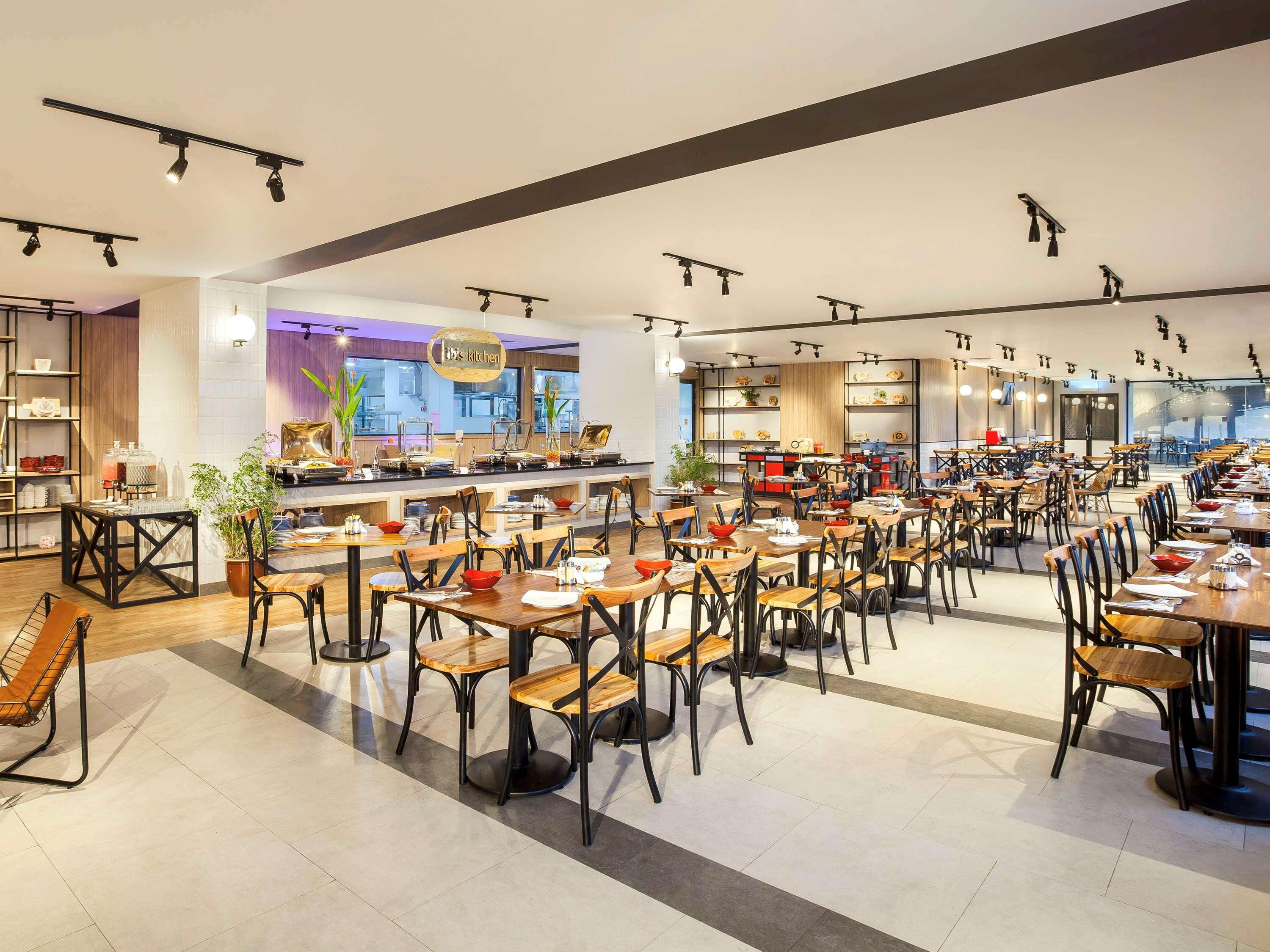 Ibis Pontianak City Center Экстерьер фото