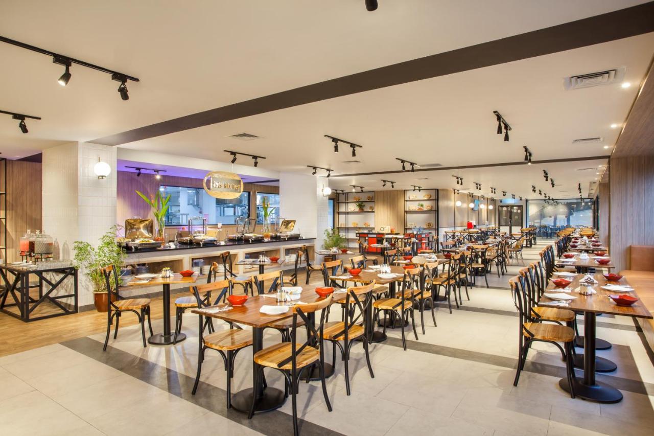 Ibis Pontianak City Center Экстерьер фото