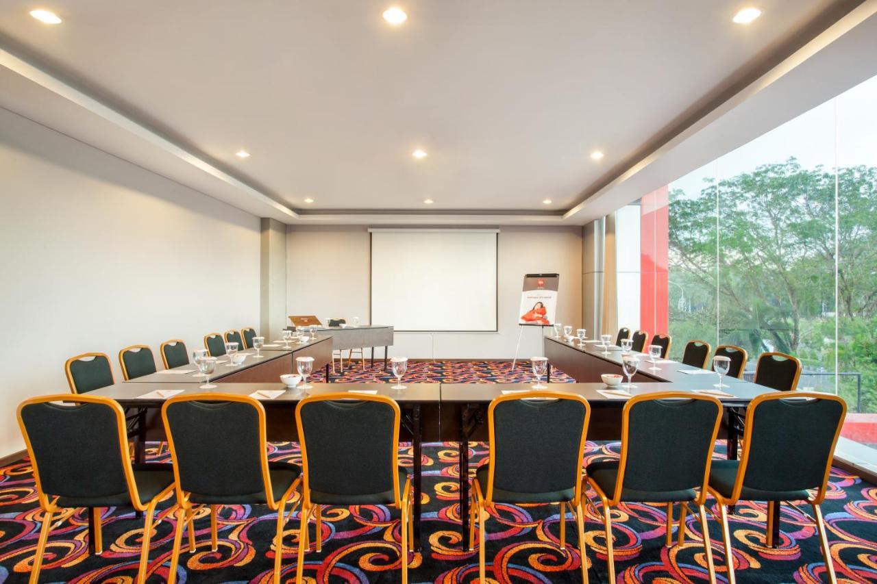 Ibis Pontianak City Center Экстерьер фото