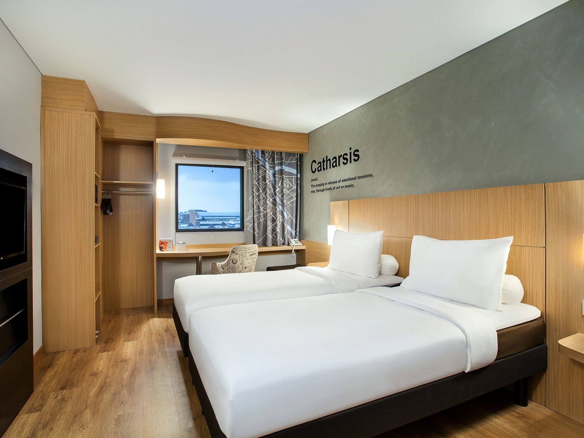 Ibis Pontianak City Center Экстерьер фото