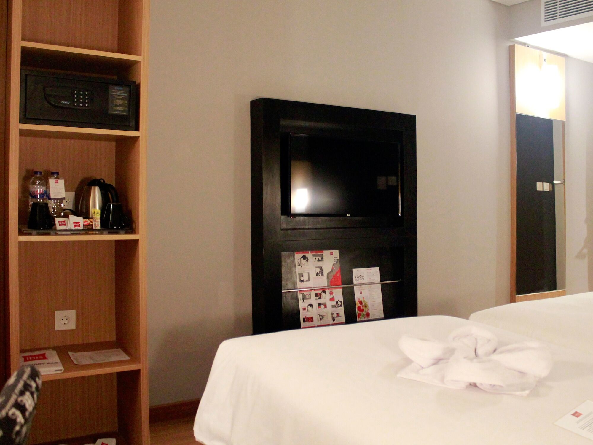 Ibis Pontianak City Center Экстерьер фото